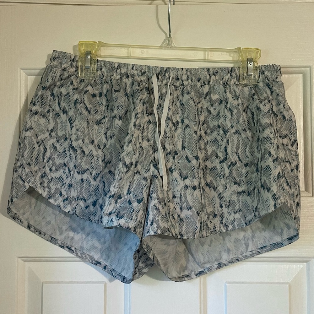 Old Navy Active Dolphin Hem Shorts